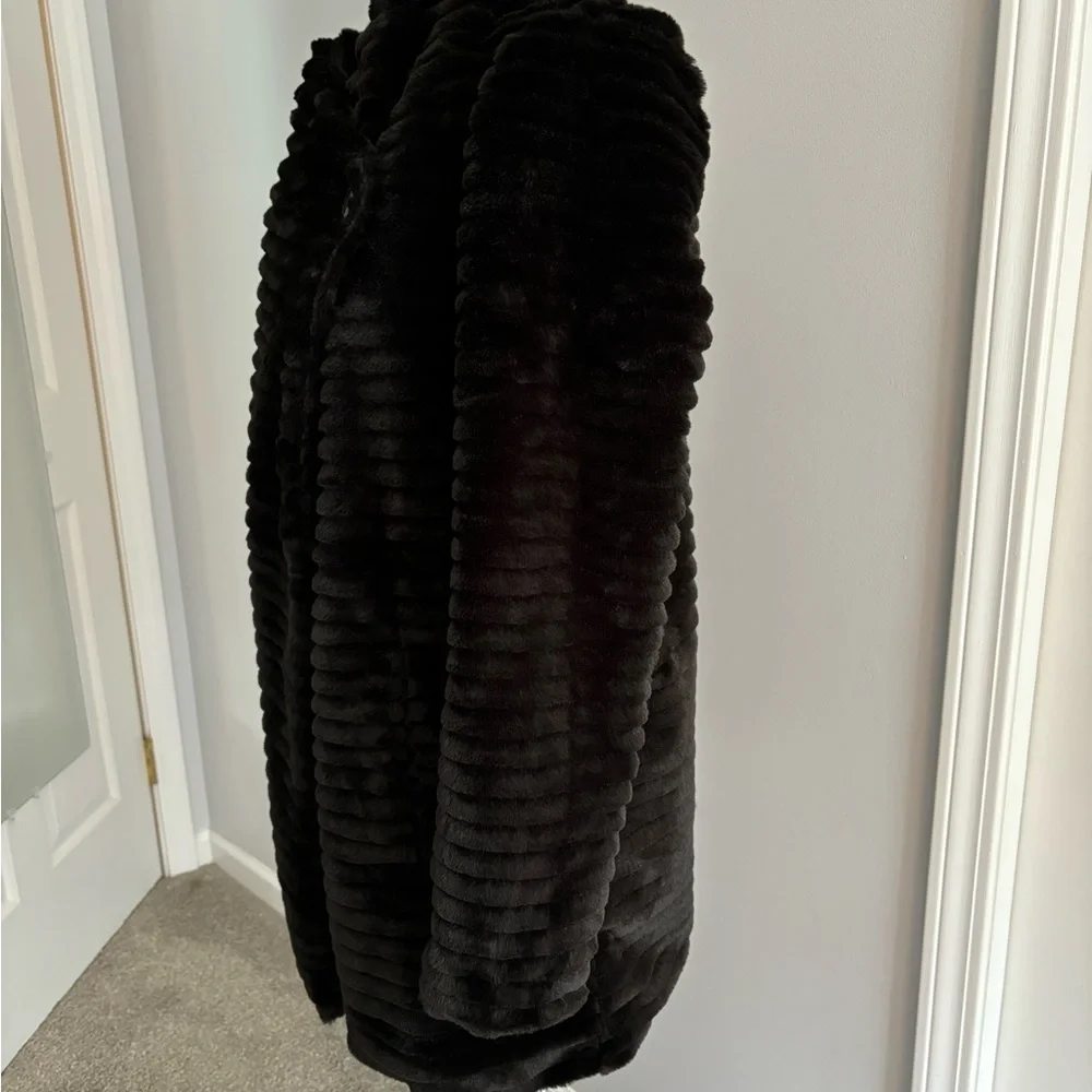 Lovely Faux Fur 3/4 coat by BB Dakota - Picture 2 of 4